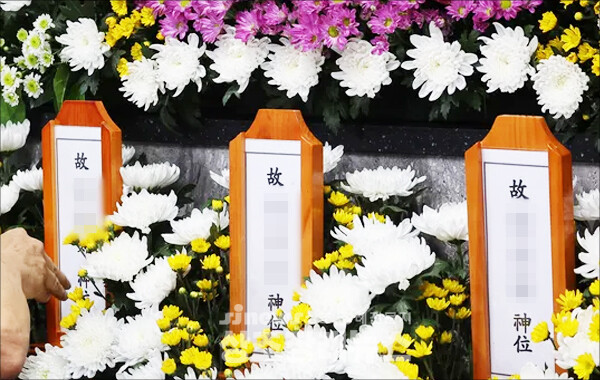 24일 오후 경기 수원시 권선구 수원중앙병원 장례식장에  ‘수원 세 모녀’ 빈소가 마련됐다.